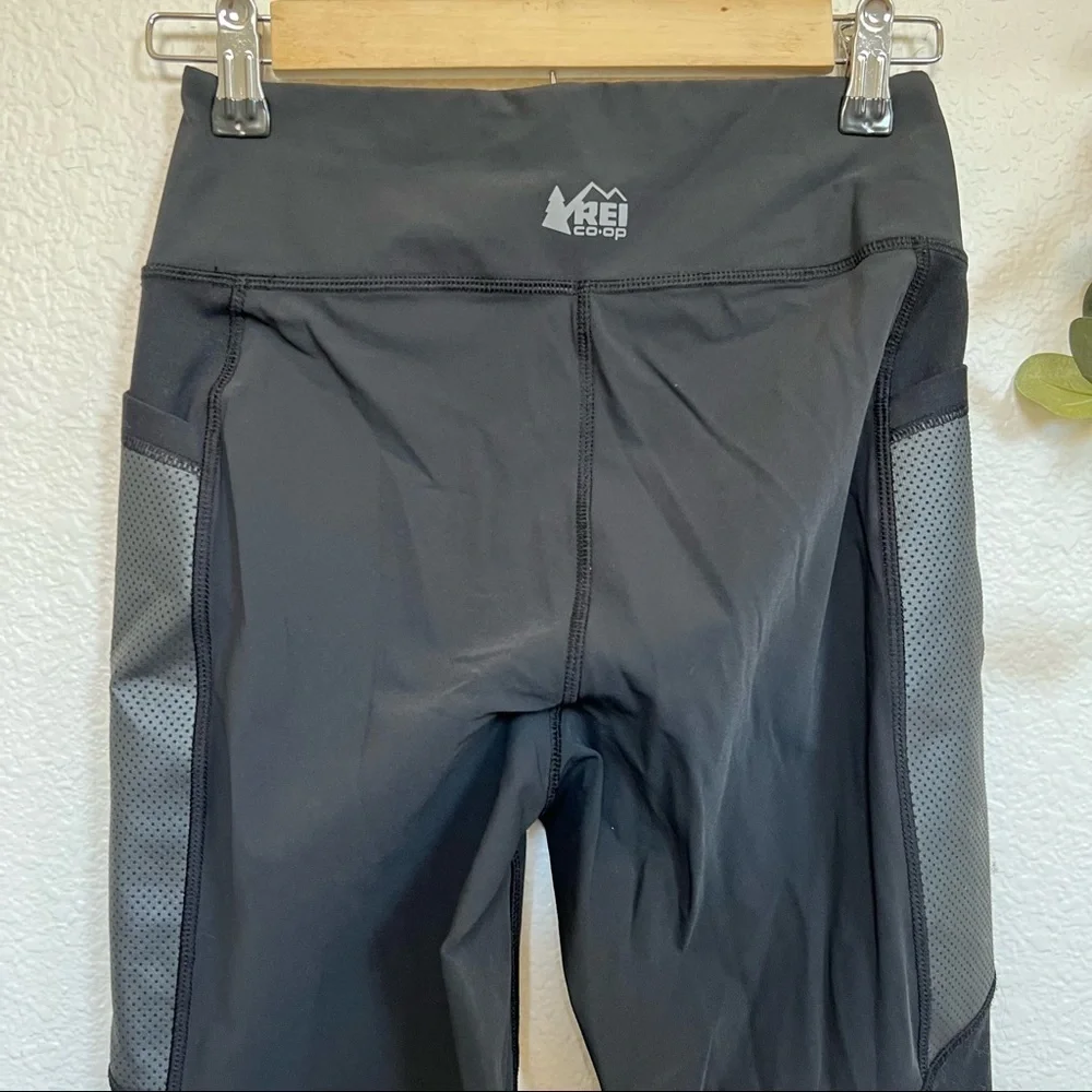 REI Co Op- Women’s Black Screeline Hike Tights Sm